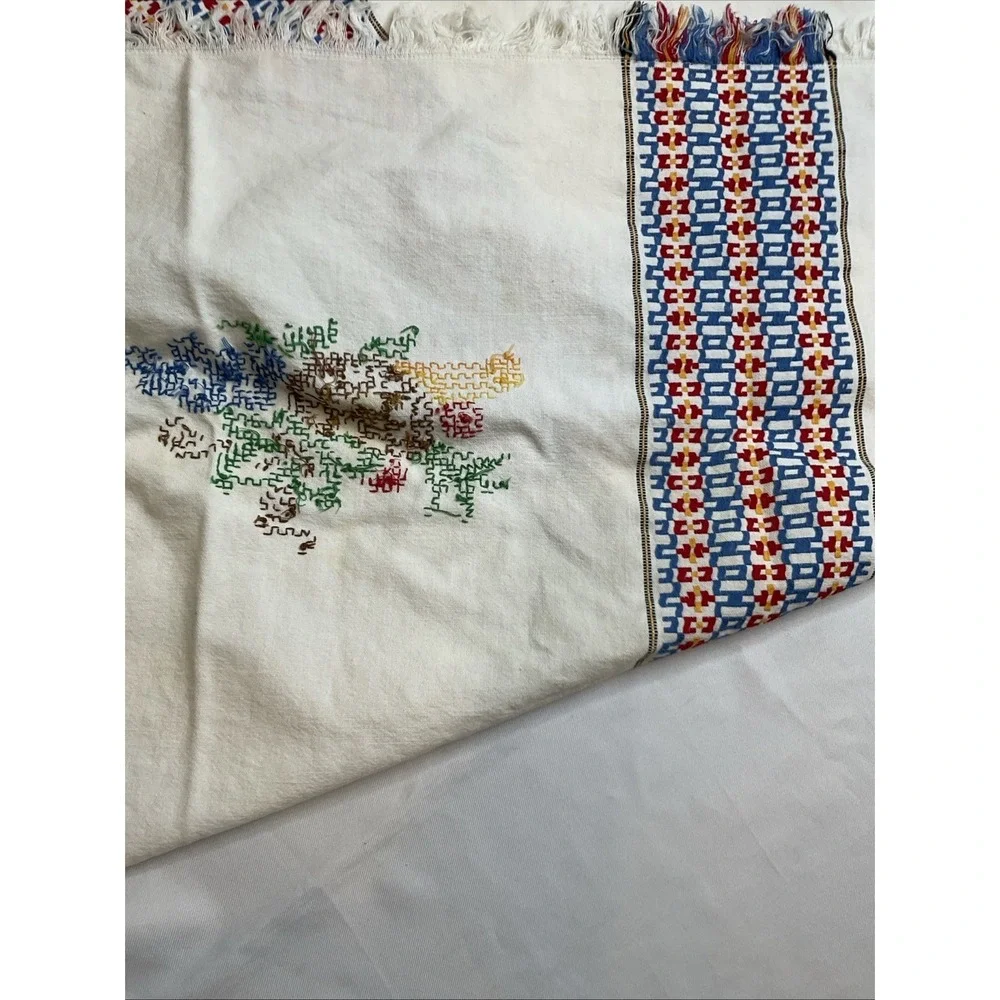 Tablecloth Embroidered And Woven Vintage Shabby Chic Cottage Core 44 X 50